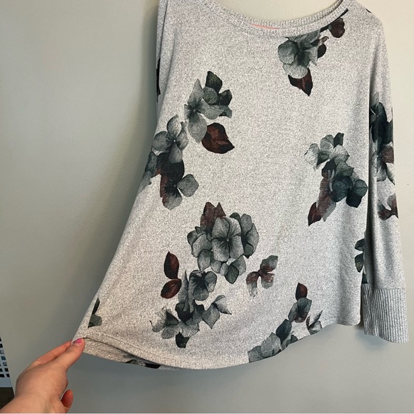 ⭐️3/15⭐️ XXL Reitmans grey floral long sleeve wide neck sweater - Picture 3 of 7